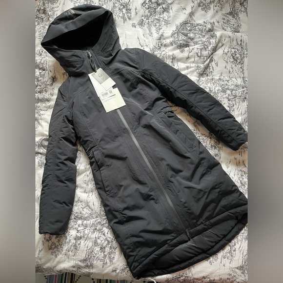 NWT! lululemon Snow Warrior Parka - Size 2 - Picture 7 of 15